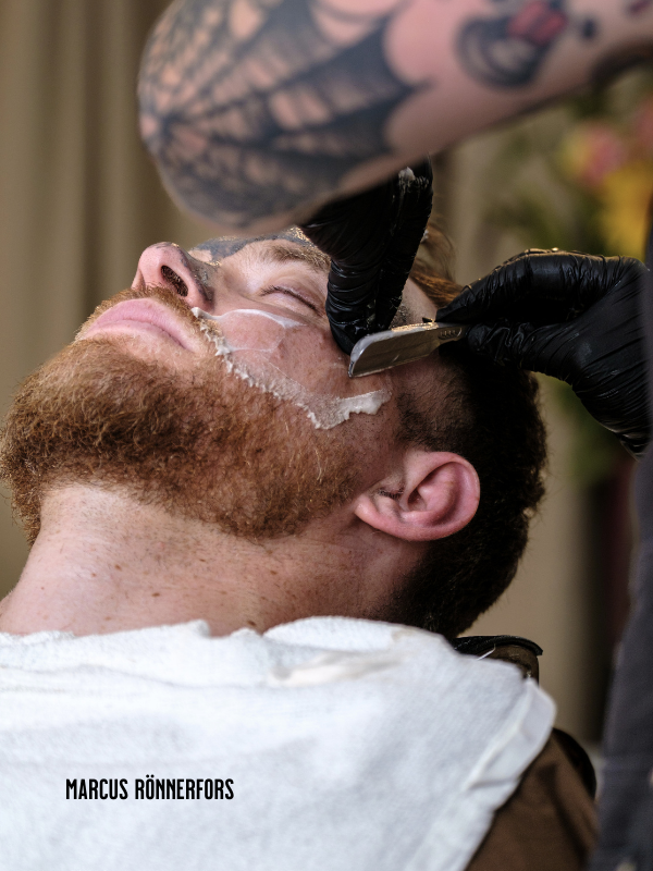 Klassisk Rakning i Helsingborg - Skönhet och Skärpa hos Dyson Barbering